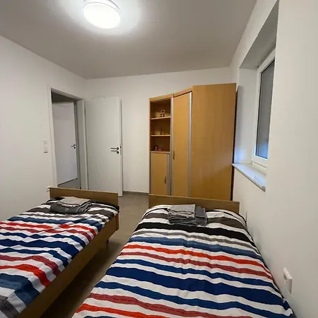 Modernes Nahe Zentrum Mit Kueche Und Parkplatz Apartament